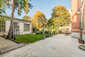 Sublime Apartment in the parisian suburb - Image 8