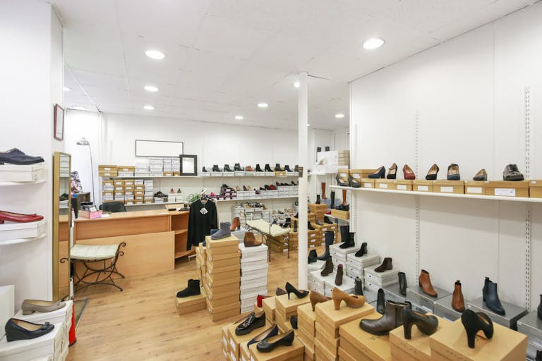 Elegant Boutique near Opera - Image 0