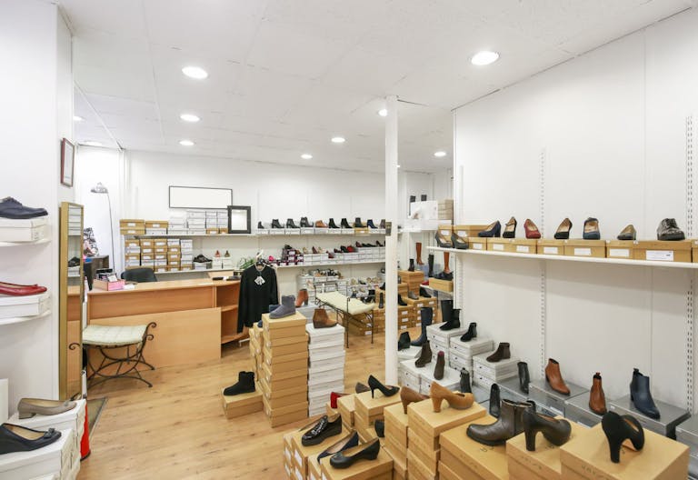 Elegant Boutique near Opera - Image 0