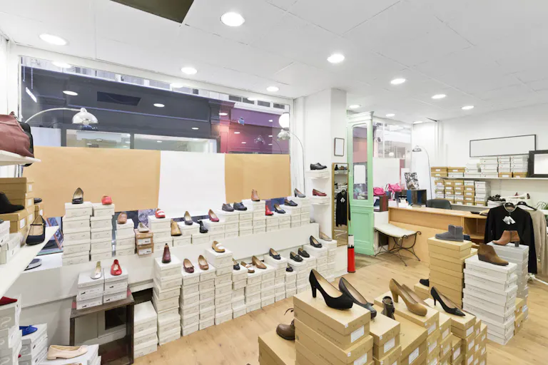 Elegant Boutique near Opera - Image 2