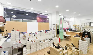 Elegant Boutique near Opera - Image 2