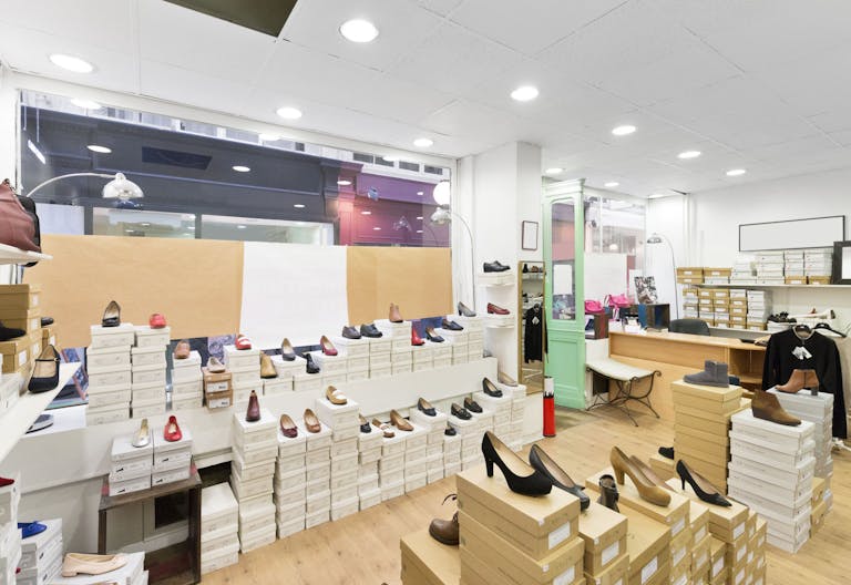 Elegant Boutique near Opera - Image 2