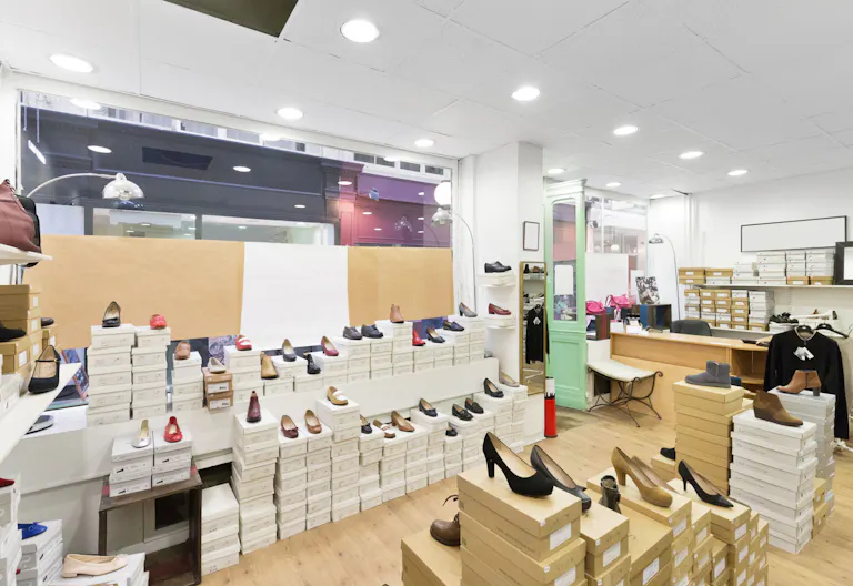 Elegant Boutique near Opera - Image 2