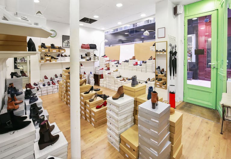 Elegant Boutique near Opera - Image 4