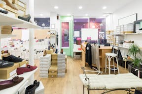 Elegant Boutique near Opera - Image 9