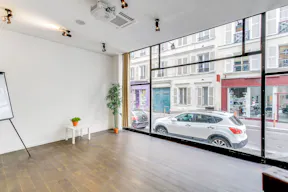 Sophisticated Space near République - Image 4