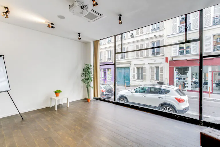 Sophisticated Space near République - Image 4