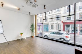 Sophisticated Space near République - Image 4