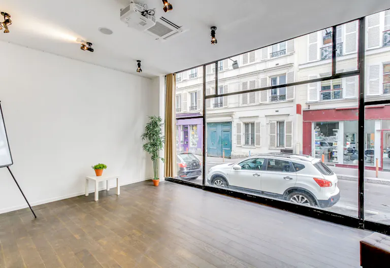 Sophisticated Space near République - Image 4