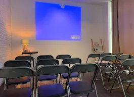 Sophisticated Space near République - Image 6