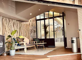 Sophisticated Space near République - Image 7