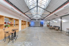 Sophisticated Space near République - Image 8