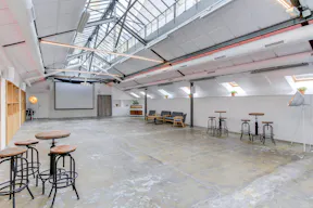 Sophisticated Space near République - Image 9