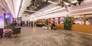 Sophisticated Space near République - Image 10