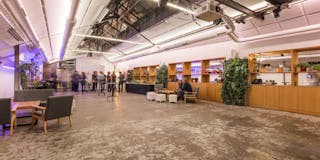 Sophisticated Space near République - Image 10