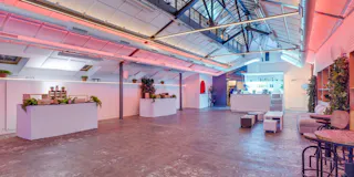 Sophisticated Space near République - Image 13