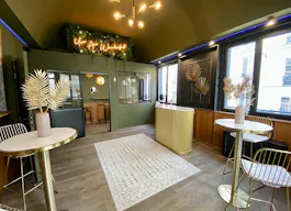 Sophisticated Space near République - Image 14