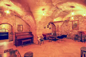Charming Space in Le Marais - Image 3