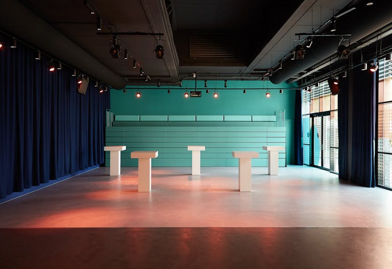 Amazing Space in East - Image 1