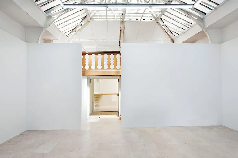 Art Gallery near Pont Neuf - Image 2