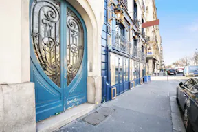 Art Gallery near Pont Neuf - Image 6