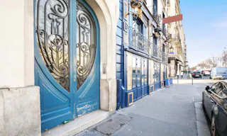 Art Gallery near Pont Neuf - Image 6