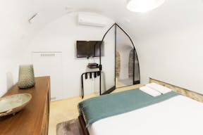 Sublime Space in Le Marais - Image 21