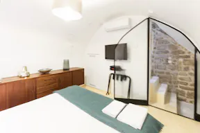 Sublime Space in Le Marais - Image 22