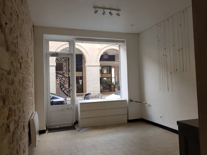 Classic Boutique in the Chic 6th District - Image 1