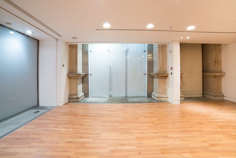 Luxury City Pop Up Boutique - Image 1