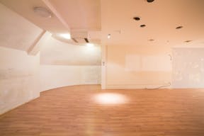 Luxury City Pop Up Boutique - Image 5