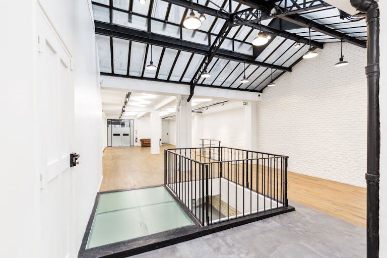 Unique Space near Palais Royal - Image 1