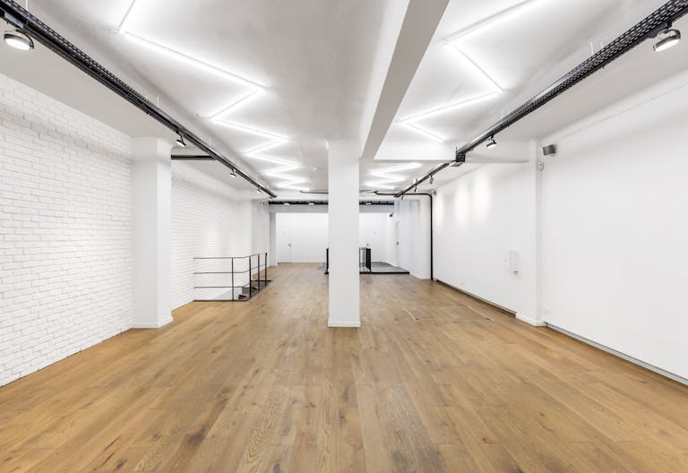 Unique Space near Palais Royal - Image 2