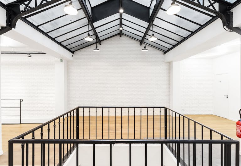 Unique Space near Palais Royal - Image 3