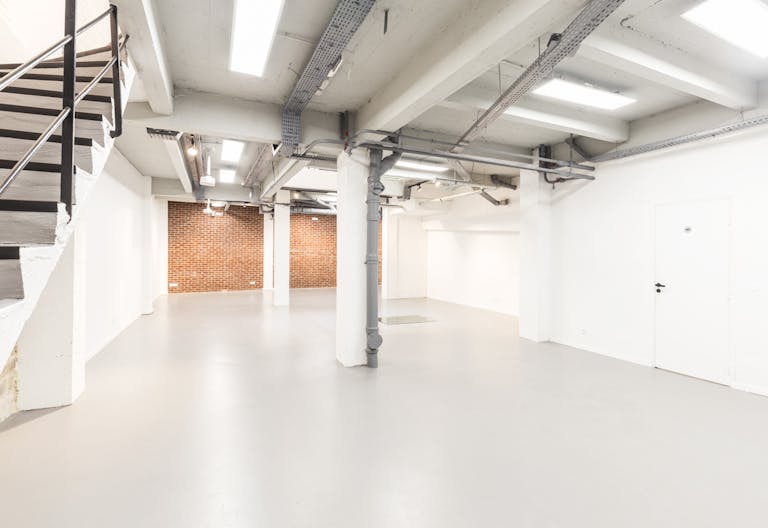 Unique Space near Palais Royal - Image 4