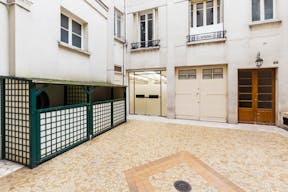 Unique Space near Palais Royal - Image 7