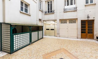 Unique Space near Palais Royal - Image 7