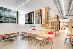 An arty club in the heart of Paris - Image 1