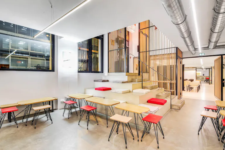 An arty club in the heart of Paris - Image 1