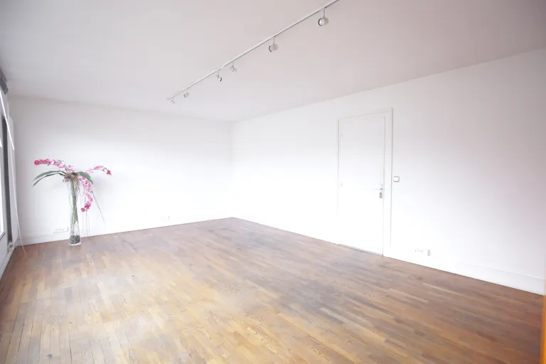 Elegant Unique Space near Avenue Hoche - Image 2