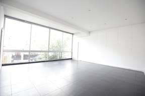 Elegant Unique Space near Avenue Hoche - Image 3