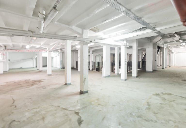 Exceptional Unique Space near Gare du Nord - Image 4