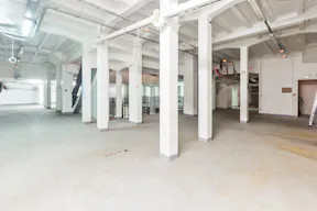 Exceptional Unique Space near Gare du Nord - Image 9