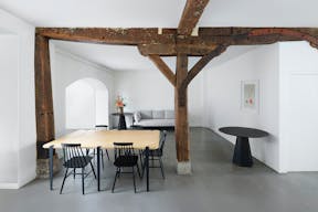 Place des Vosges Show Room - Image 2