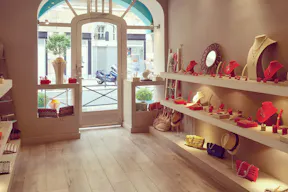 Pretty Boutique in Passy - Image 1