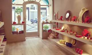 Pretty Boutique in Passy - Image 1