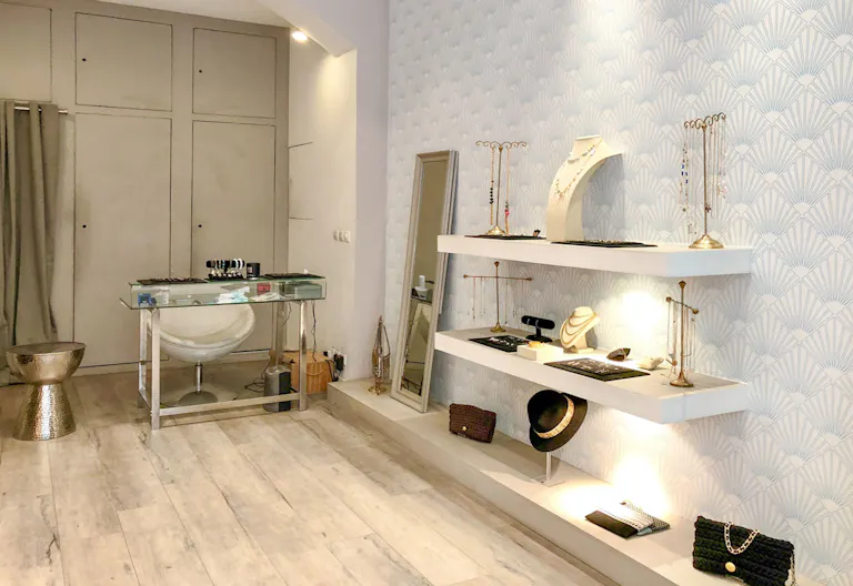 Pretty Boutique in Passy - Image 2