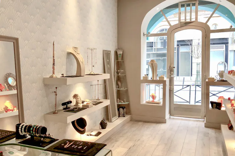 Pretty Boutique in Passy - Image 4
