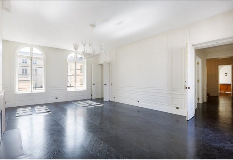 Premium Paris 7th Unique Space - Image 0