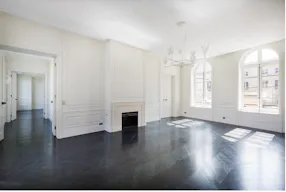 Premium Paris 7th Unique Space - Image 1